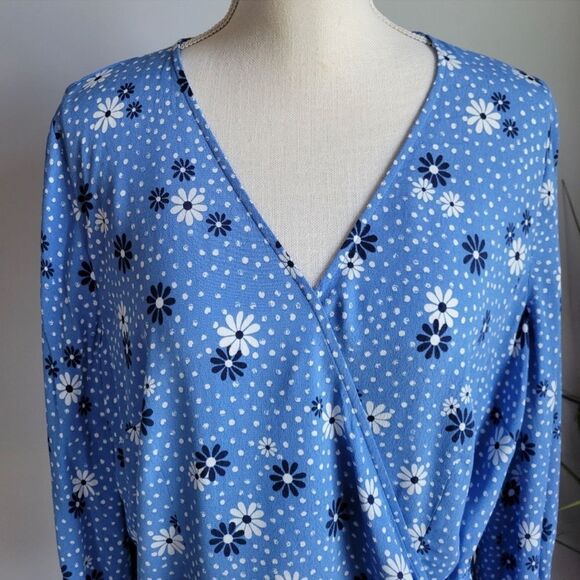 Talbots Petites Blue Flora Wrap Blouse Poet Sleeve V-Neck Flowers & Dots Size LP - Picture 5 of 16